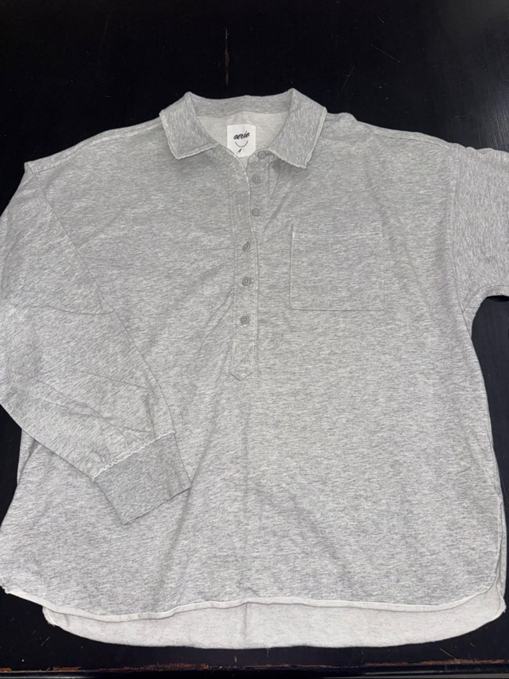 AERIE light weight sweatshirt henley style top. sz medium. gray.excellent used.
